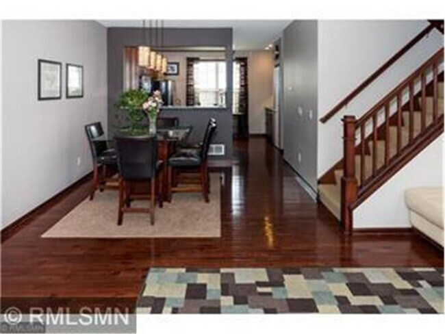 Foto del edificio - 4506 Village Square Blvd N