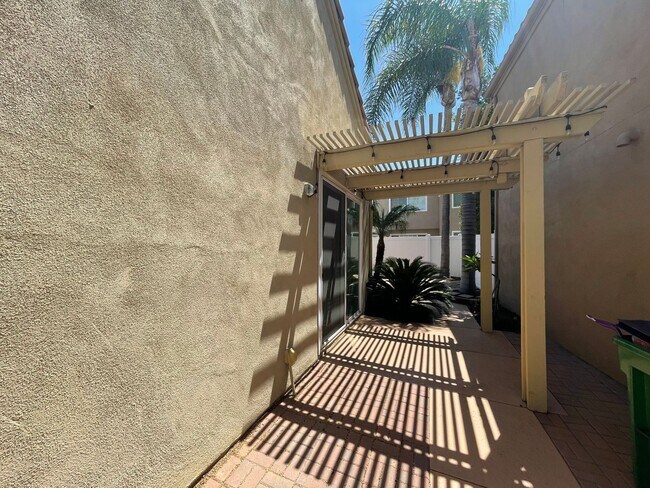 Foto del edificio - Charming 3-Bedroom Home in Prime Irvine Lo...