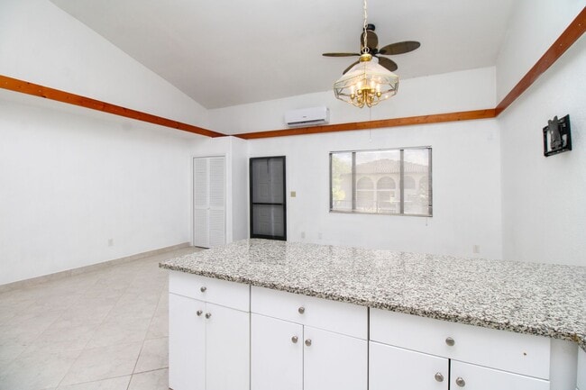 Building Photo - ANNUAL UNFURNISHED ** Wiggins Pass West **...