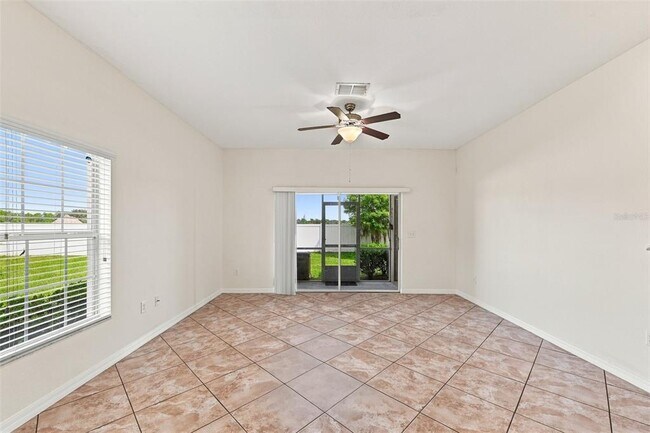 Foto del edificio - 31141 Claridge Pl