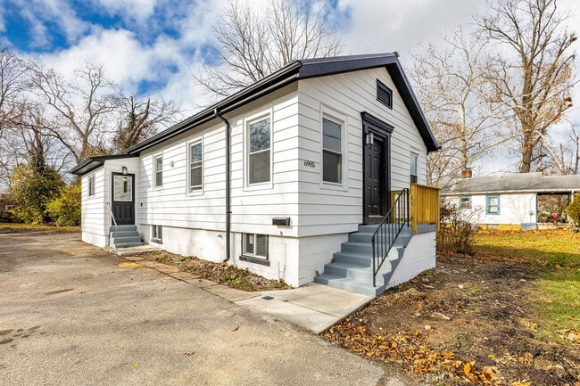 Foto del edificio - 6985 Beechmont Ave