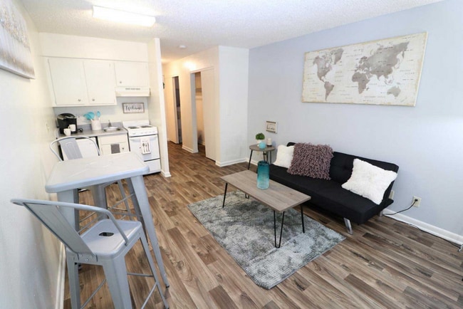 Interior Photo - The Loop @950