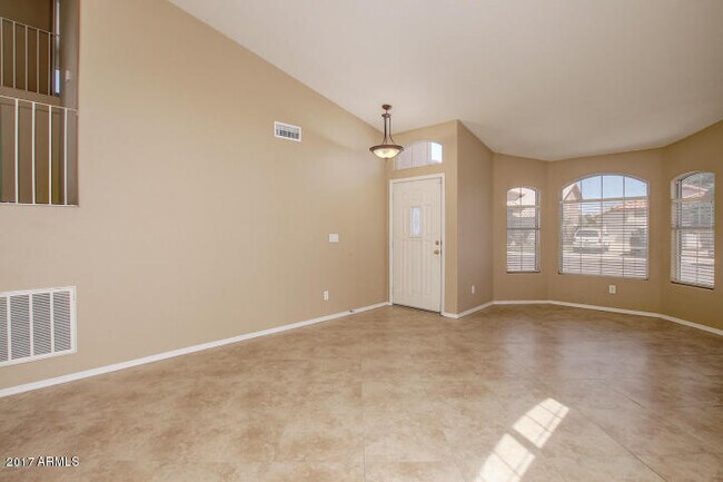 Foto del edificio - 12755 W Alvarado Rd