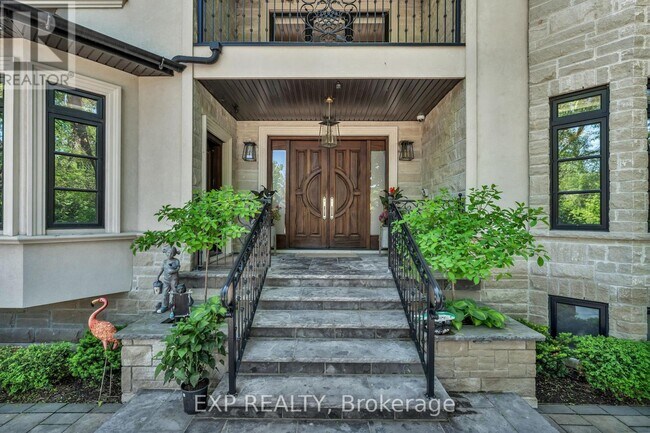 Photo du bâtiment - 606 Lakeshore Rd W