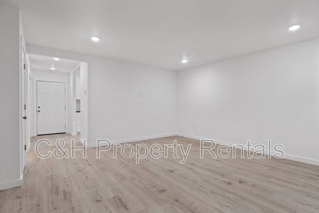 Building Photo - 218 Reda Ln