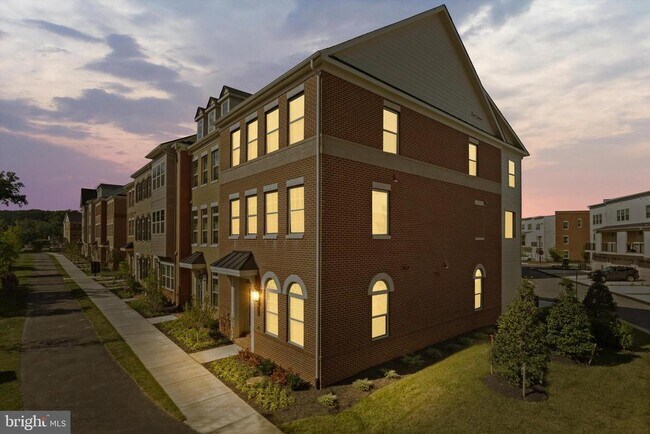 Building Photo - 3704 McLean Ave