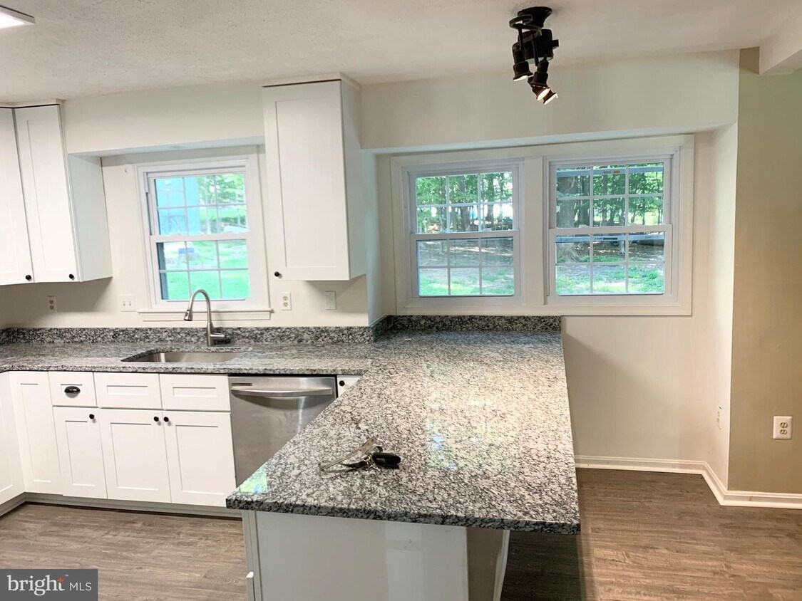 Foto principal - 2605 Bainbridge Ln