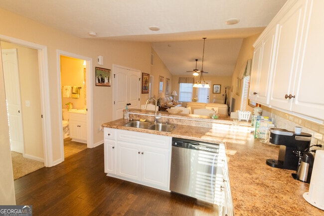 Building Photo - 122 Buckhaven Way