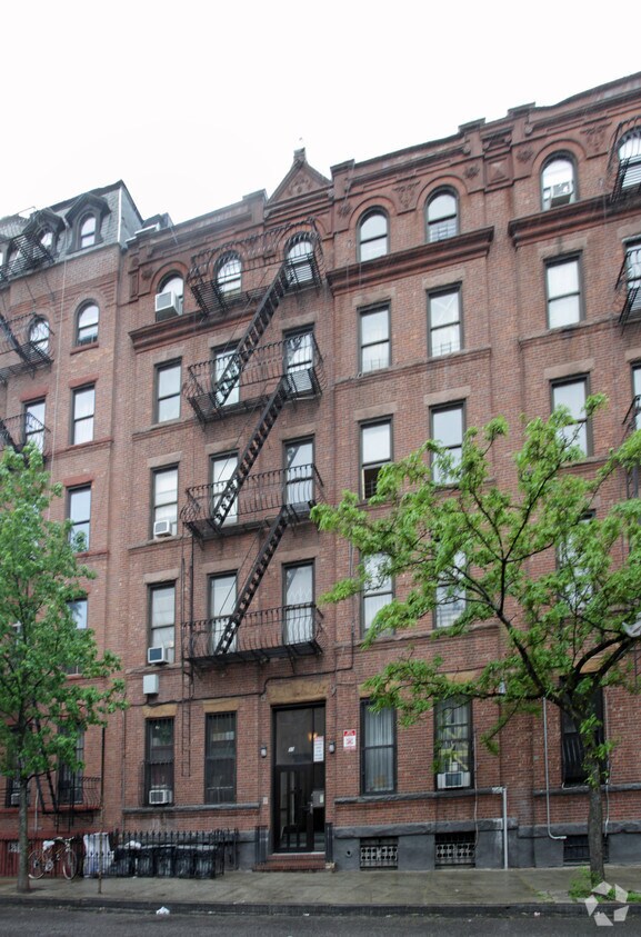 30 Rogers, ¡alejado - 30 Rogers Avenue