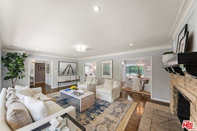 Foto del edificio - 2107 Coldwater Canyon Dr