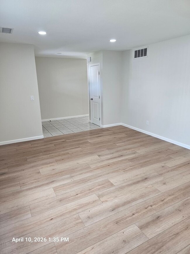 Building Photo - 2035 E Kern Ave