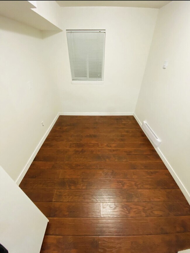 Building Photo - 14873 98 Av