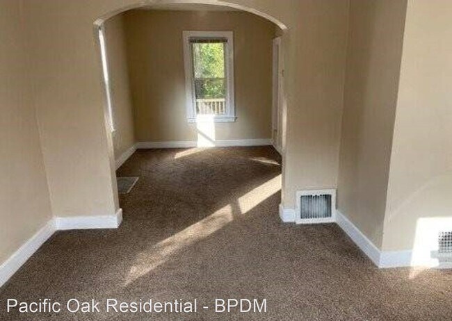 Building Photo - 3 br, 1 bath House - 1330 W Hillsdale Street