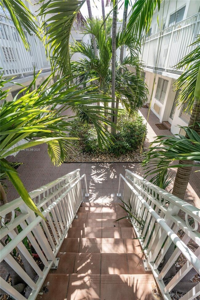 Foto del edificio - 7640 Carlyle Ave