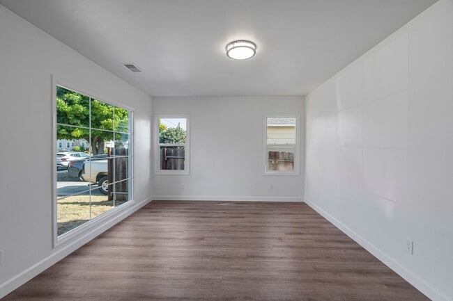Foto del edificio - Remodeled Property- Centrally Located