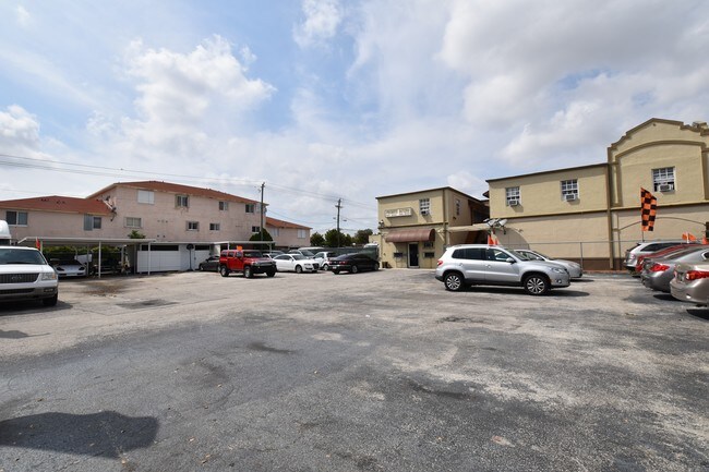 Vista frontal - 1116 Palm Ave, Hialeah