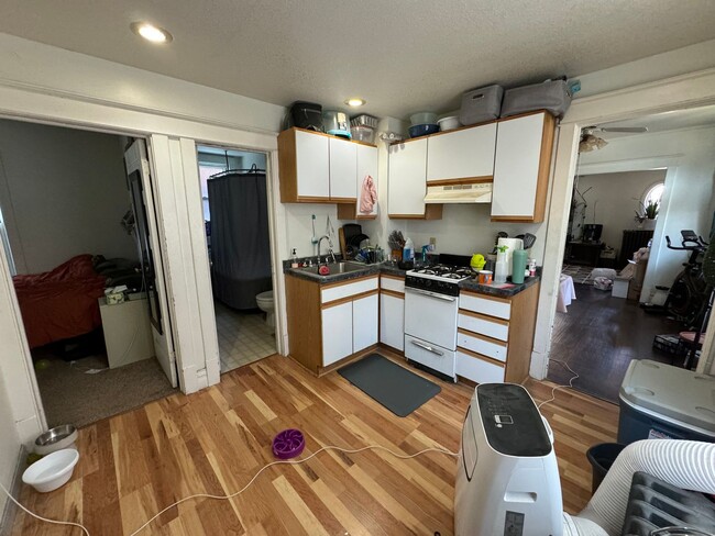 Foto del edificio - 224 E 6th St