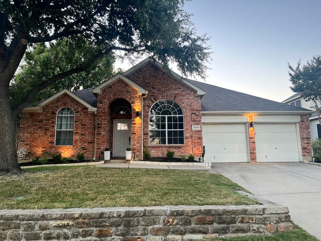 Primary Photo - 829 Fallkirk Ct