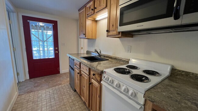 Foto del edificio - All Utilities Included! 1 Bedroom In-Acces...