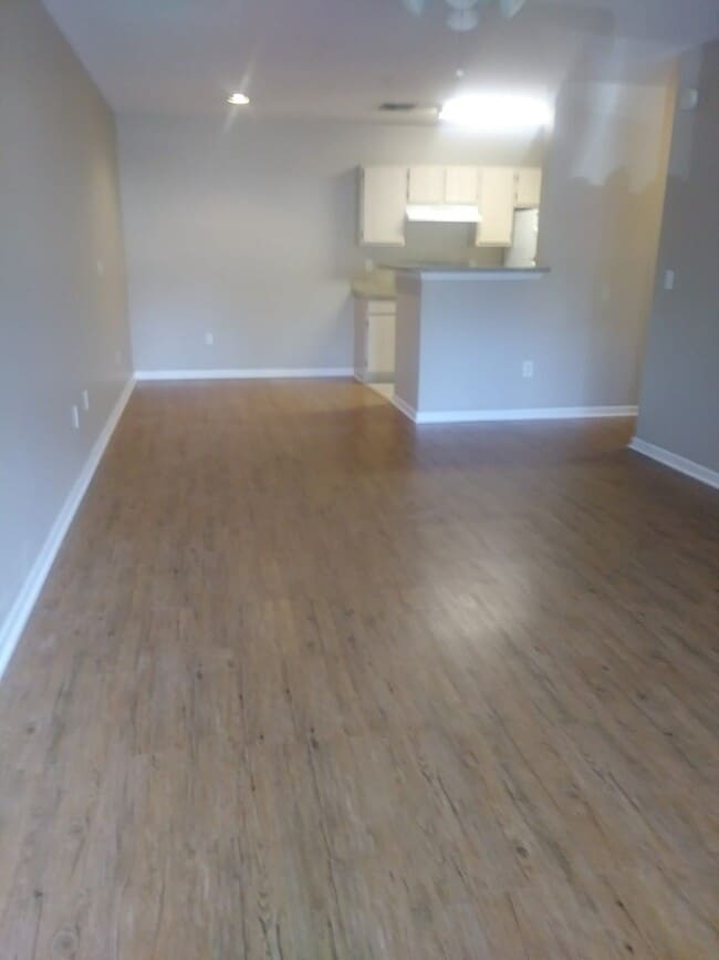 Building Photo - 1 bed, 1 bath condo at Sunset Lake, a wate...