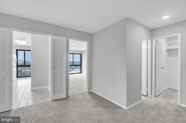 Foto del edificio - 250 S Reynolds St