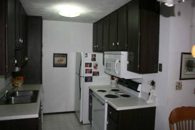 Kitchen - Contree Manoir Apartments