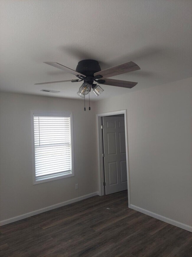 Foto del edificio - 1313 Elm St