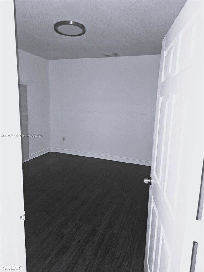 Foto del edificio - 4 br, 2 bath House - 4233 NE 16th St # 0
