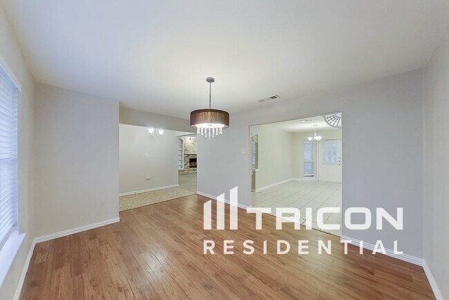 Building Photo - 606 Meadow Grove Dr