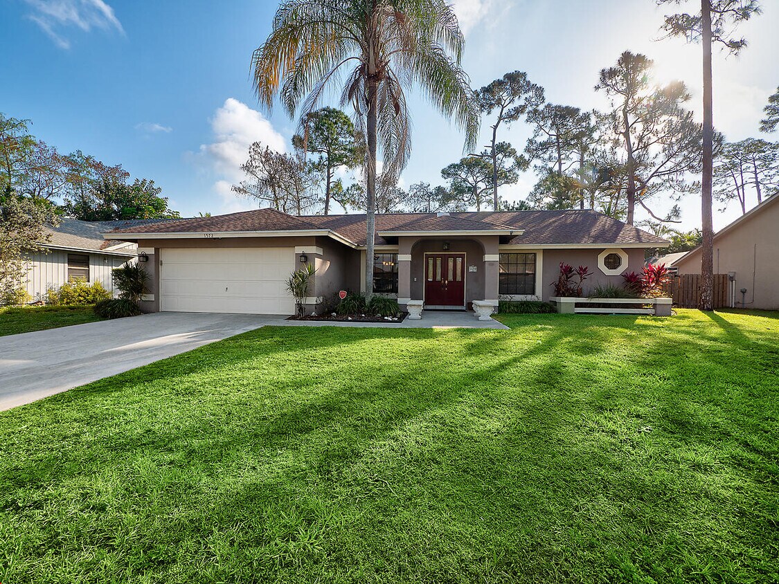 Primary Photo - 1572 Primrose Ln