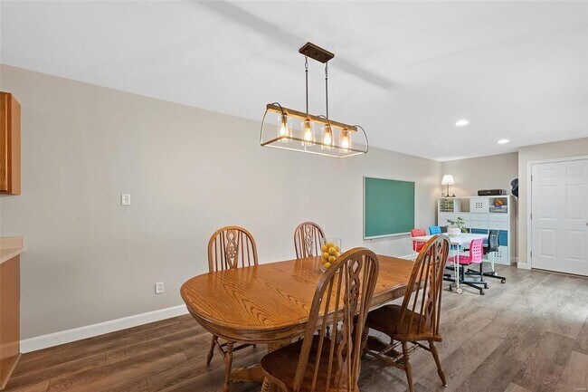 Building Photo - 98 Shire Dr