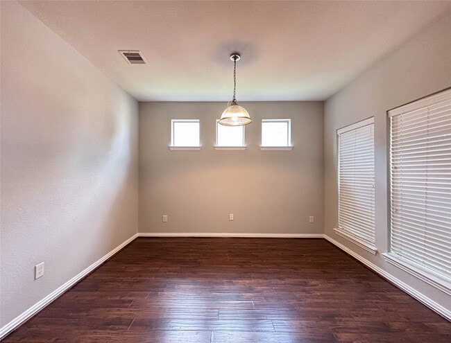 Building Photo - 1323 Maple Ace Dr