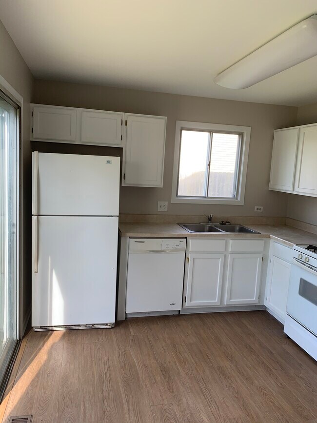 Foto del edificio - 735 Clearwood Ct