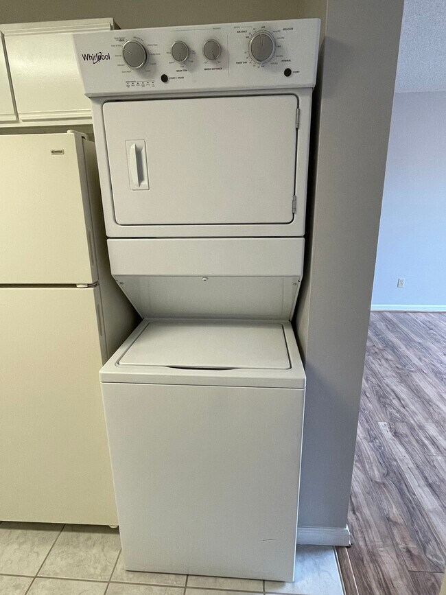 Washer/dryer in unit - 9025 N Swan Cir