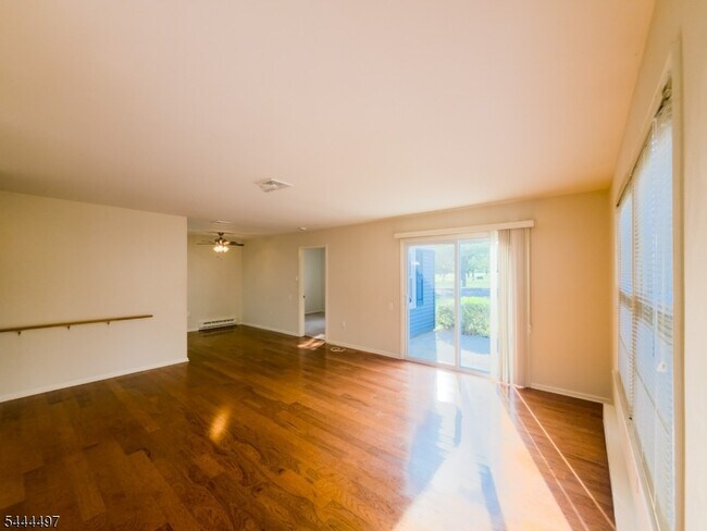 Foto del edificio - 227C Manchester Ln
