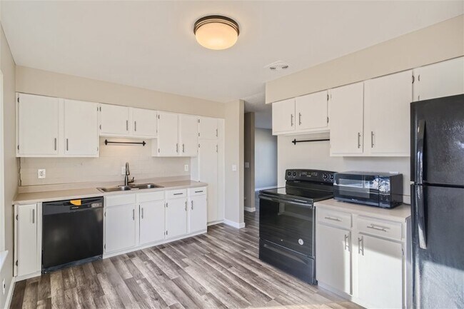Foto del edificio - 10076 W Keene Ave, Lakewood, CO, 80235