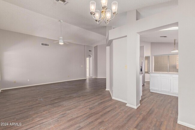 Foto del edificio - 8651 N 107th Dr