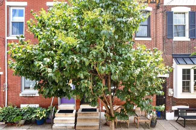 Building Photo - 2225 Taggert St