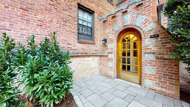 Foto del edificio - 176 Garth Rd