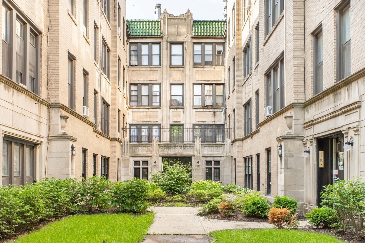 Primary Photo - 641 W Roscoe St