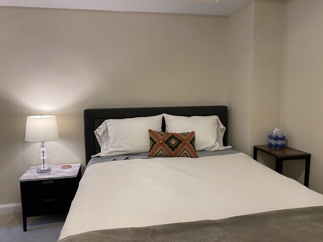 Bedroom (photo 2 of 3) - 719 S Saint Asaph St