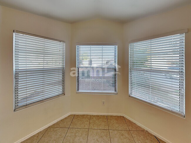 Foto del edificio - 9045 W Holly St