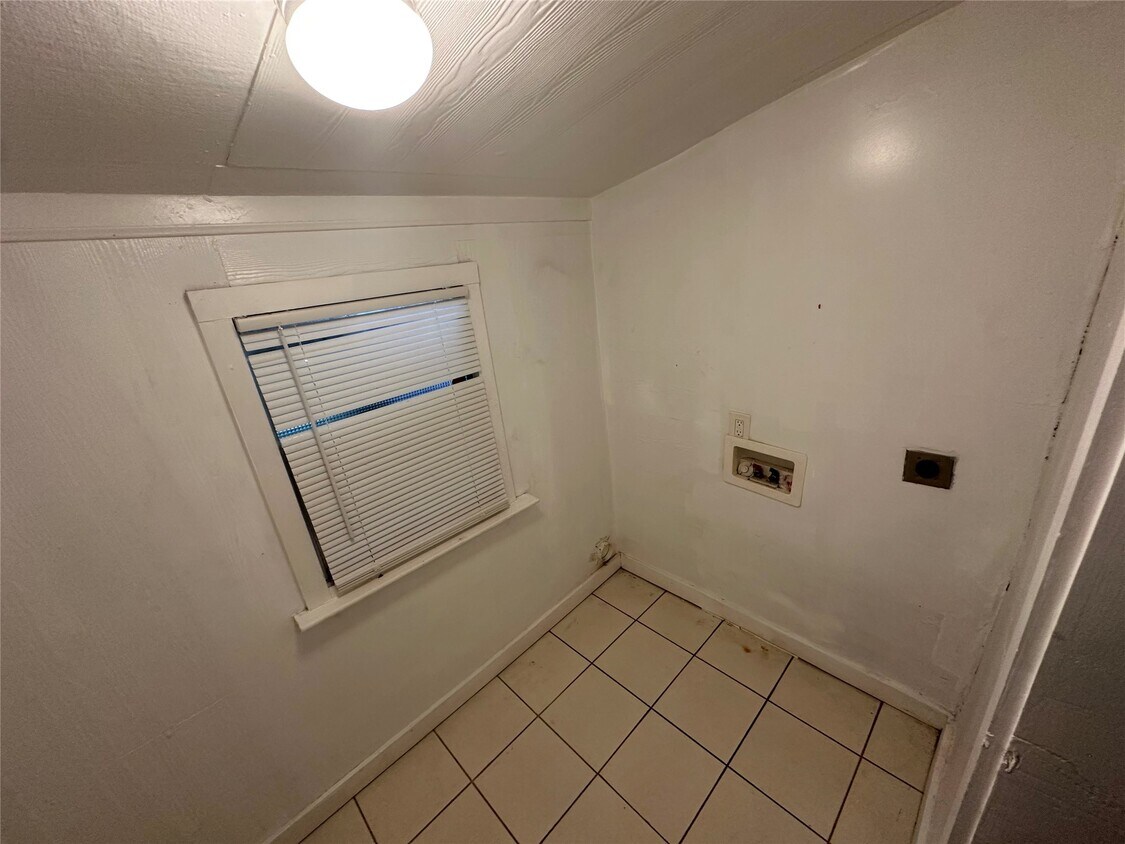 Foto principal - 4201 Chapman St