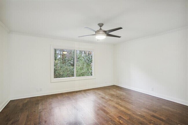 Building Photo - Sandy springs