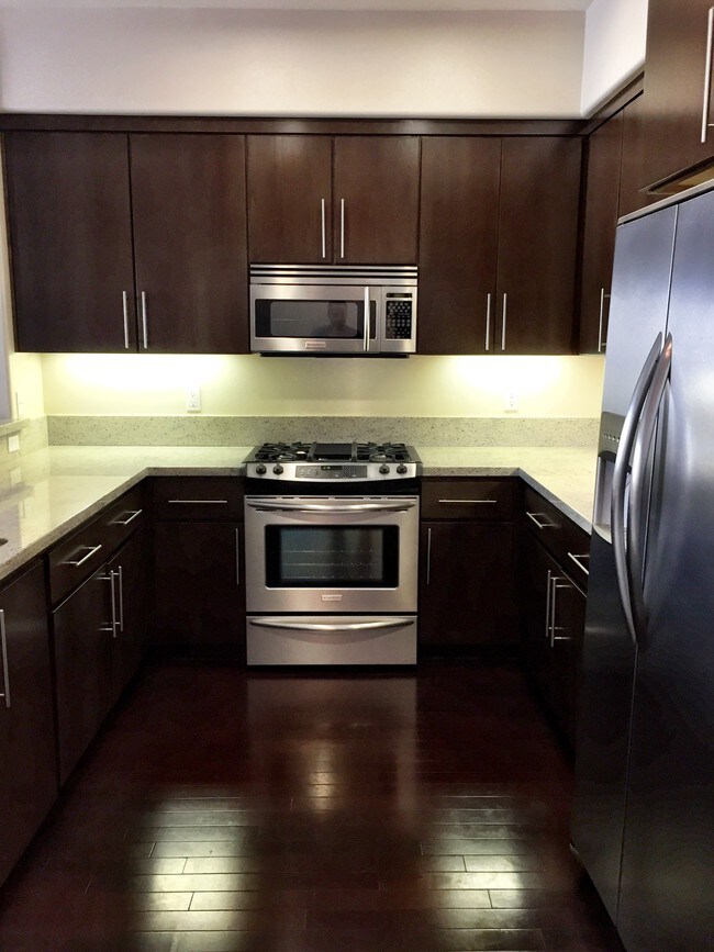 Cocina - 4820 Bellflower Ave