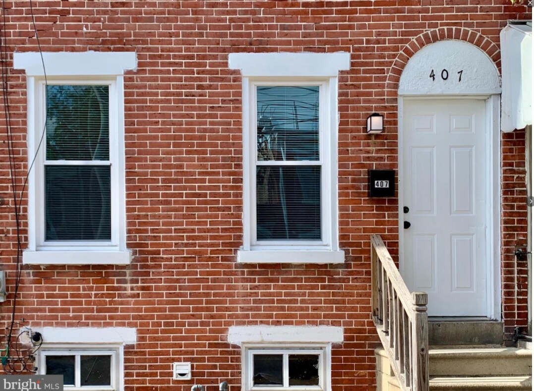Primary Photo - 407 S Van Buren St