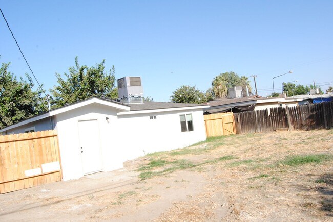 Foto del edificio - 5812 Clayton St