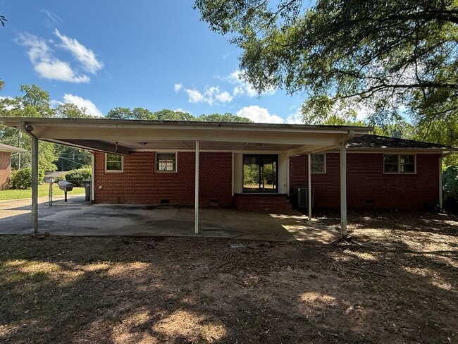 Building Photo - 1343 Oakdale Dr