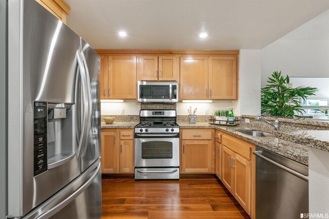 Building Photo - 401 Crescent Ct