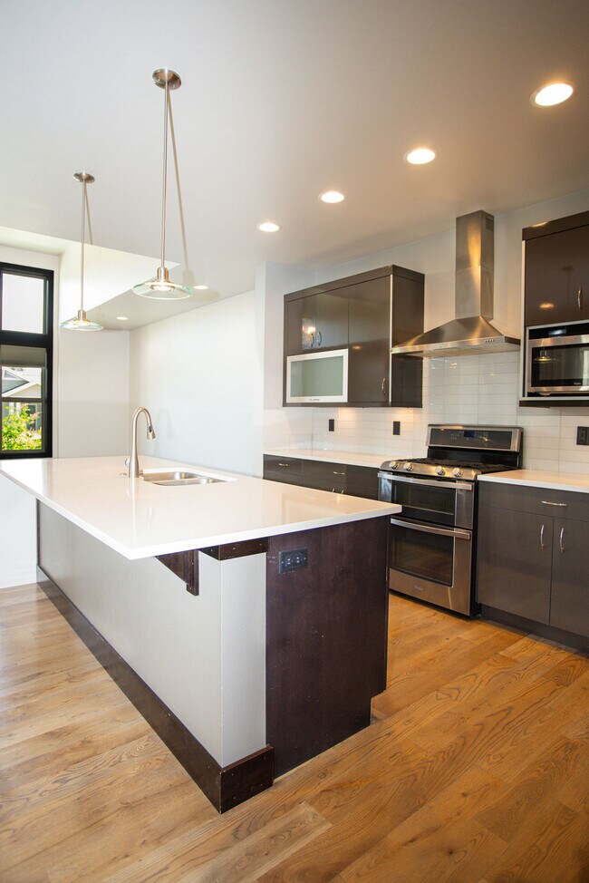 Building Photo - 3159 Summer View Ln